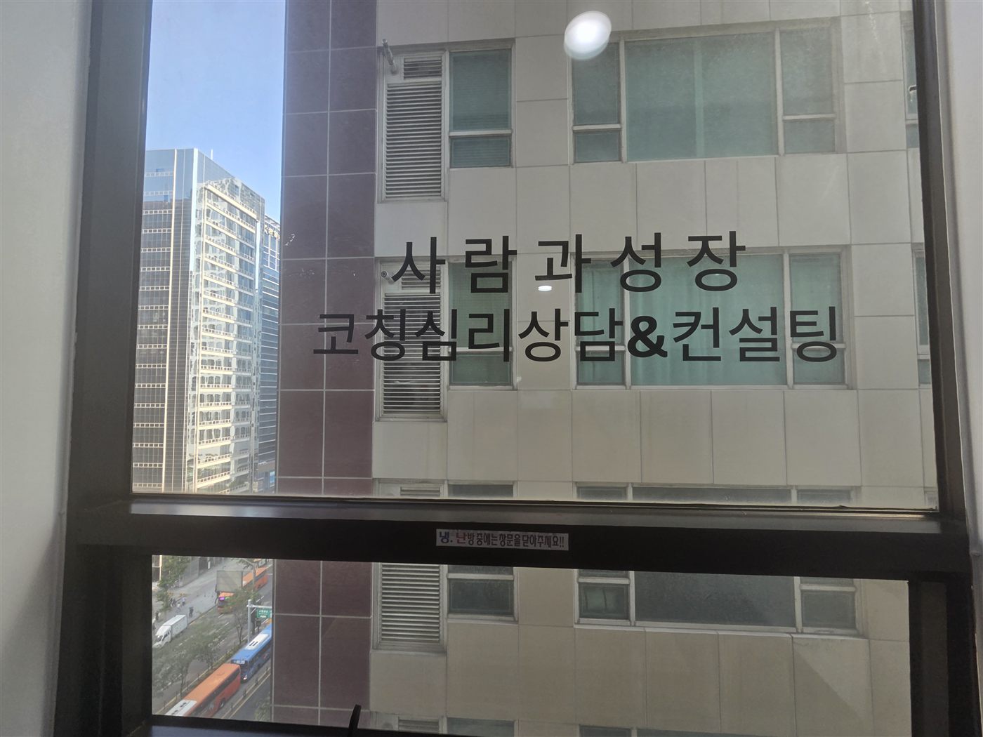 981519599
